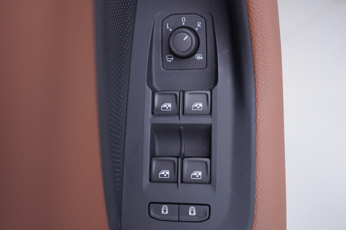 OV190V11056_20.webp_SUPERB L&K 2.0 TDI 142 kW automat, DPH