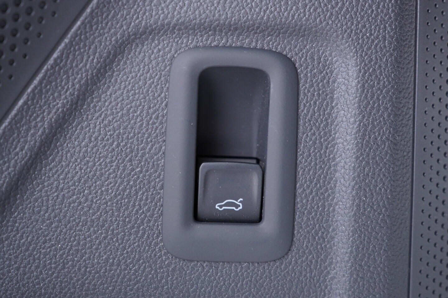 OV190V11056_21.webp_SUPERB L&K 2.0 TDI 142 kW automat, DPH