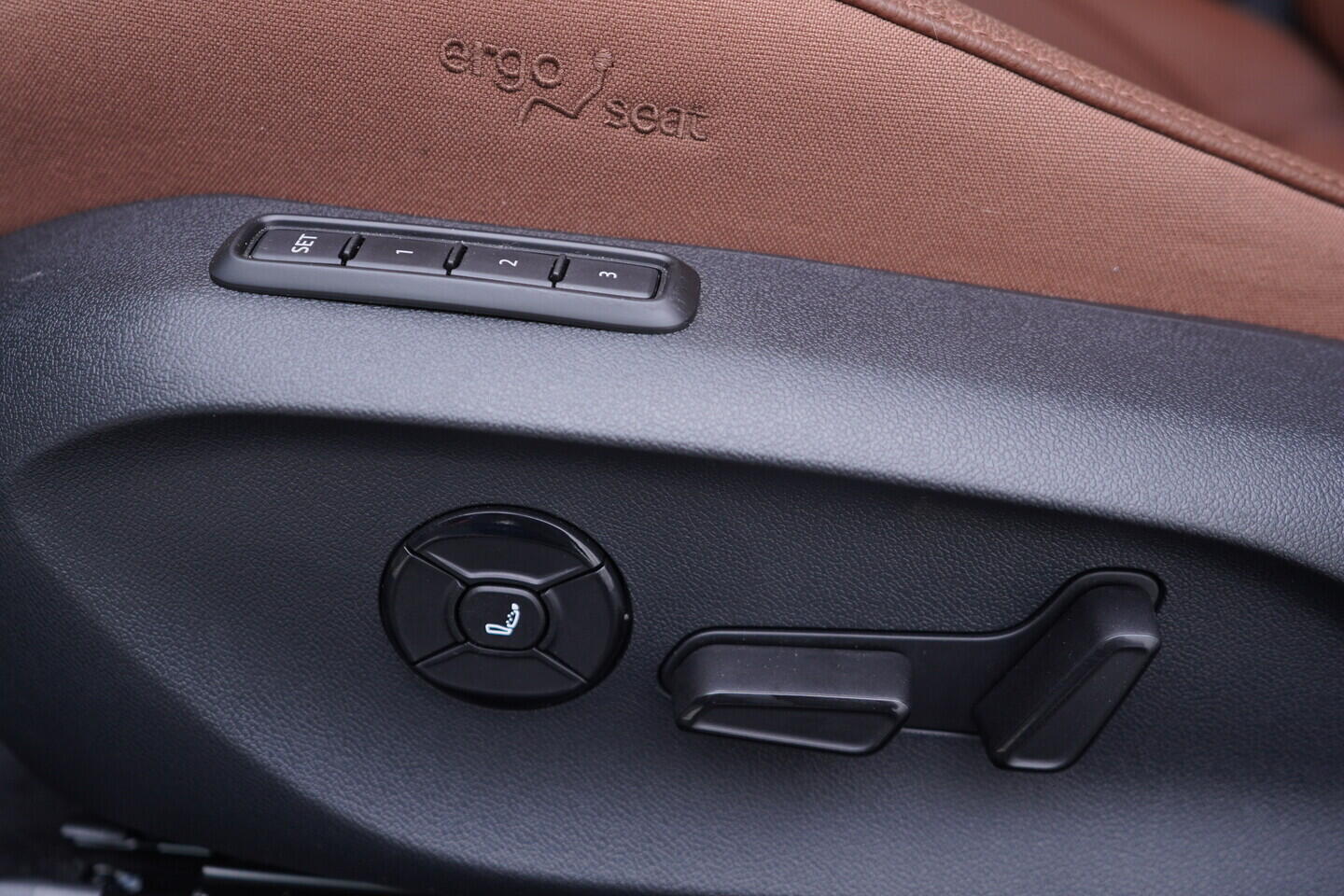 OV190V11056_23.webp_SUPERB L&K 2.0 TDI 142 kW automat, DPH