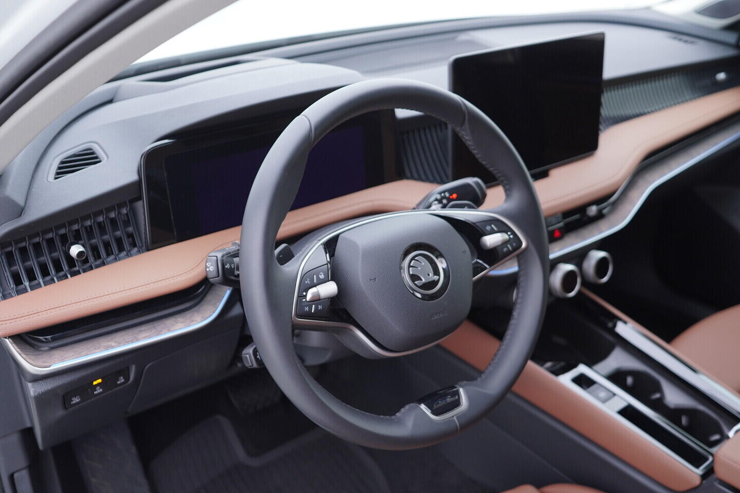 OV190V11056_24.webp_SUPERB L&K 2.0 TDI 142 kW automat, DPH