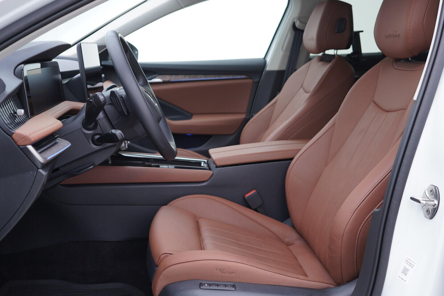 OV190V11056_25.webp_SUPERB L&K 2.0 TDI 142 kW automat, DPH