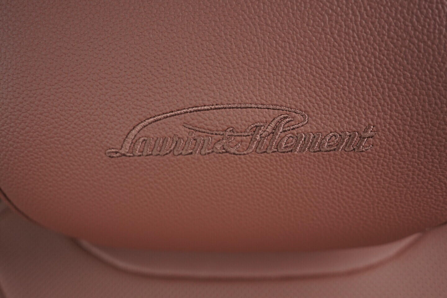 OV190V11056_26.webp_SUPERB L&K 2.0 TDI 142 kW automat, DPH