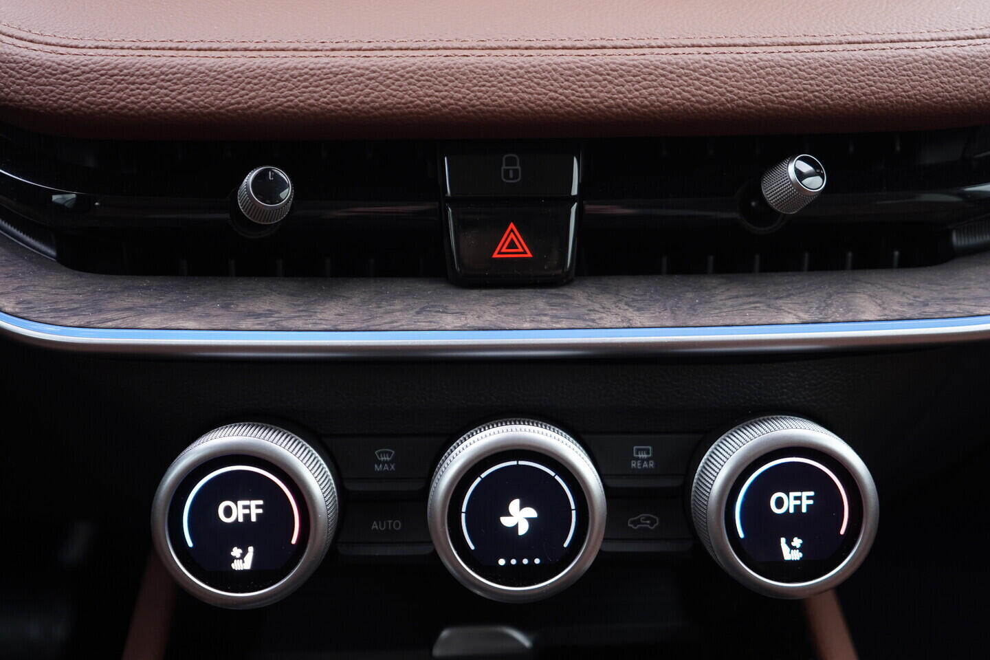 OV190V11056_37.webp_SUPERB L&K 2.0 TDI 142 kW automat, DPH