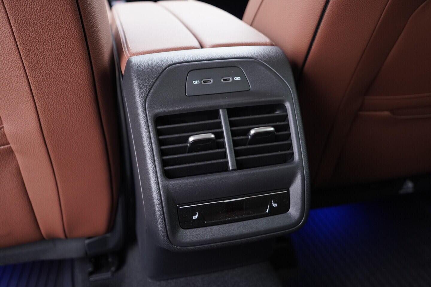 OV190V11056_41.webp_SUPERB L&K 2.0 TDI 142 kW automat, DPH