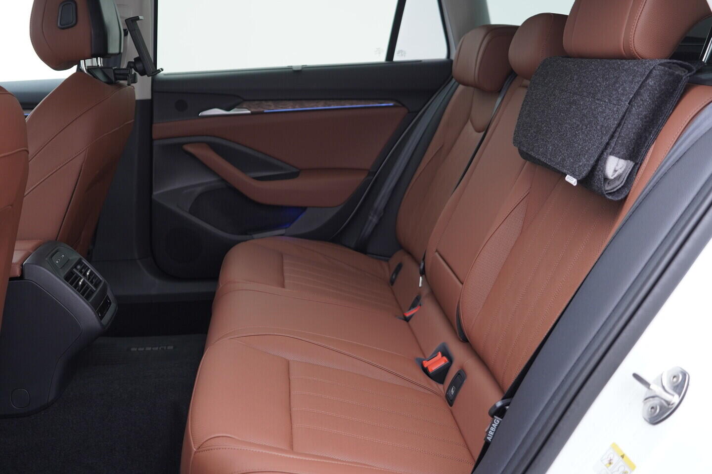 OV190V11056_42.webp_SUPERB L&K 2.0 TDI 142 kW automat, DPH