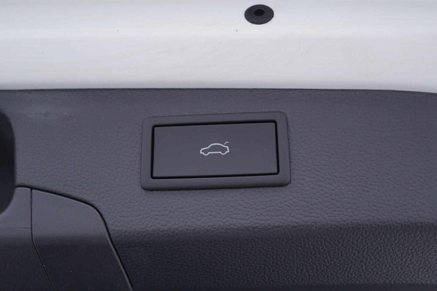 OV190V11056_43.webp_SUPERB L&K 2.0 TDI 142 kW automat, DPH