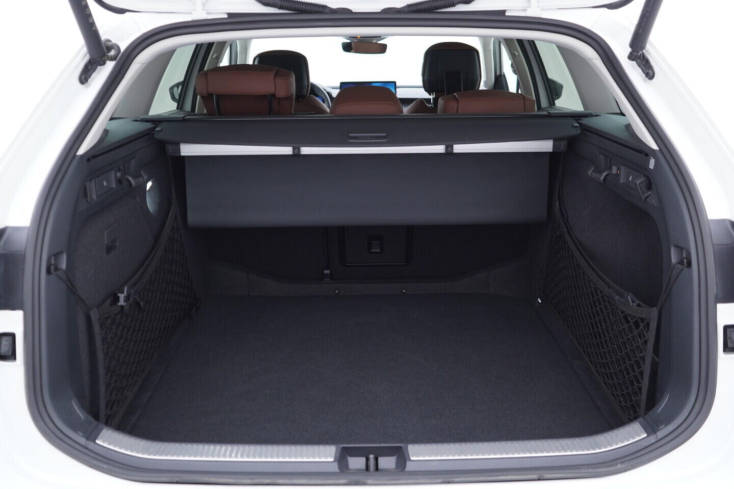 OV190V11056_44.webp_SUPERB L&K 2.0 TDI 142 kW automat, DPH