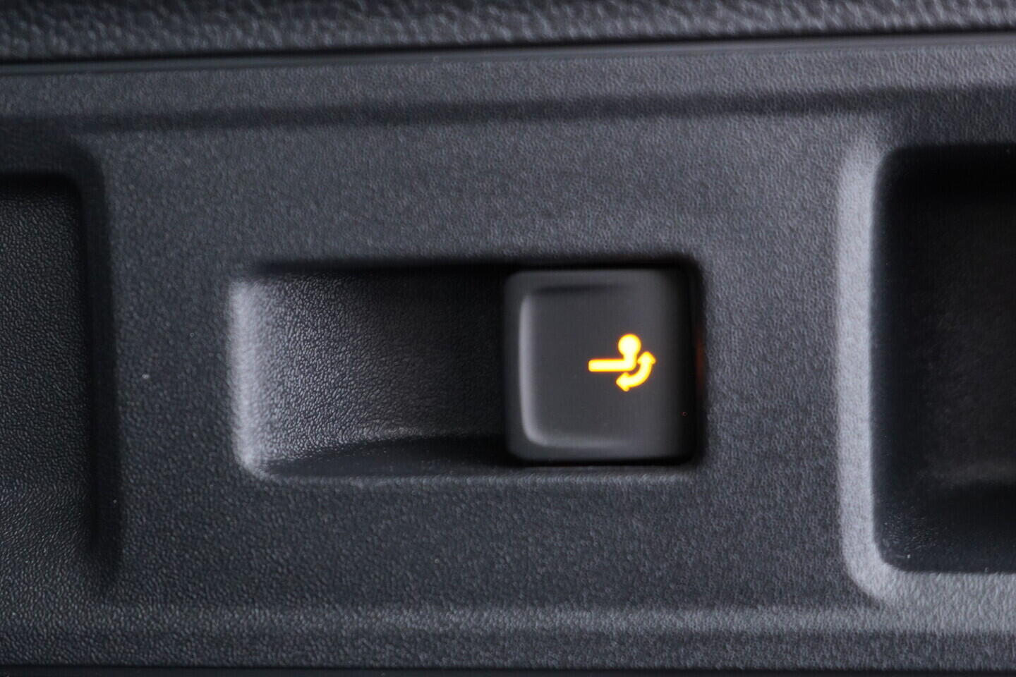 OV190V11056_45.webp_SUPERB L&K 2.0 TDI 142 kW automat, DPH