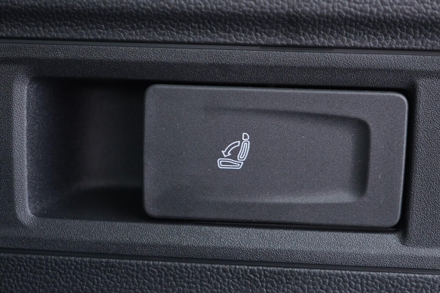 OV190V11056_46.webp_SUPERB L&K 2.0 TDI 142 kW automat, DPH