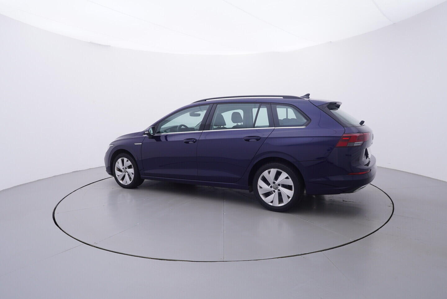 OV190V11059_12.webp_GOLF VARIANT Style 2.0 TDI 110 kW manuál, DPH