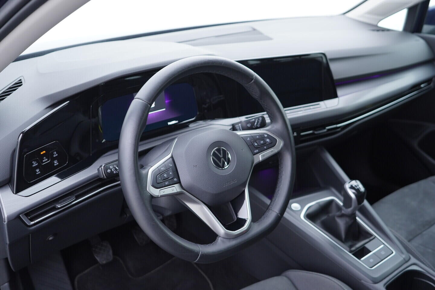 OV190V11059_22.webp_GOLF VARIANT Style 2.0 TDI 110 kW manuál, DPH