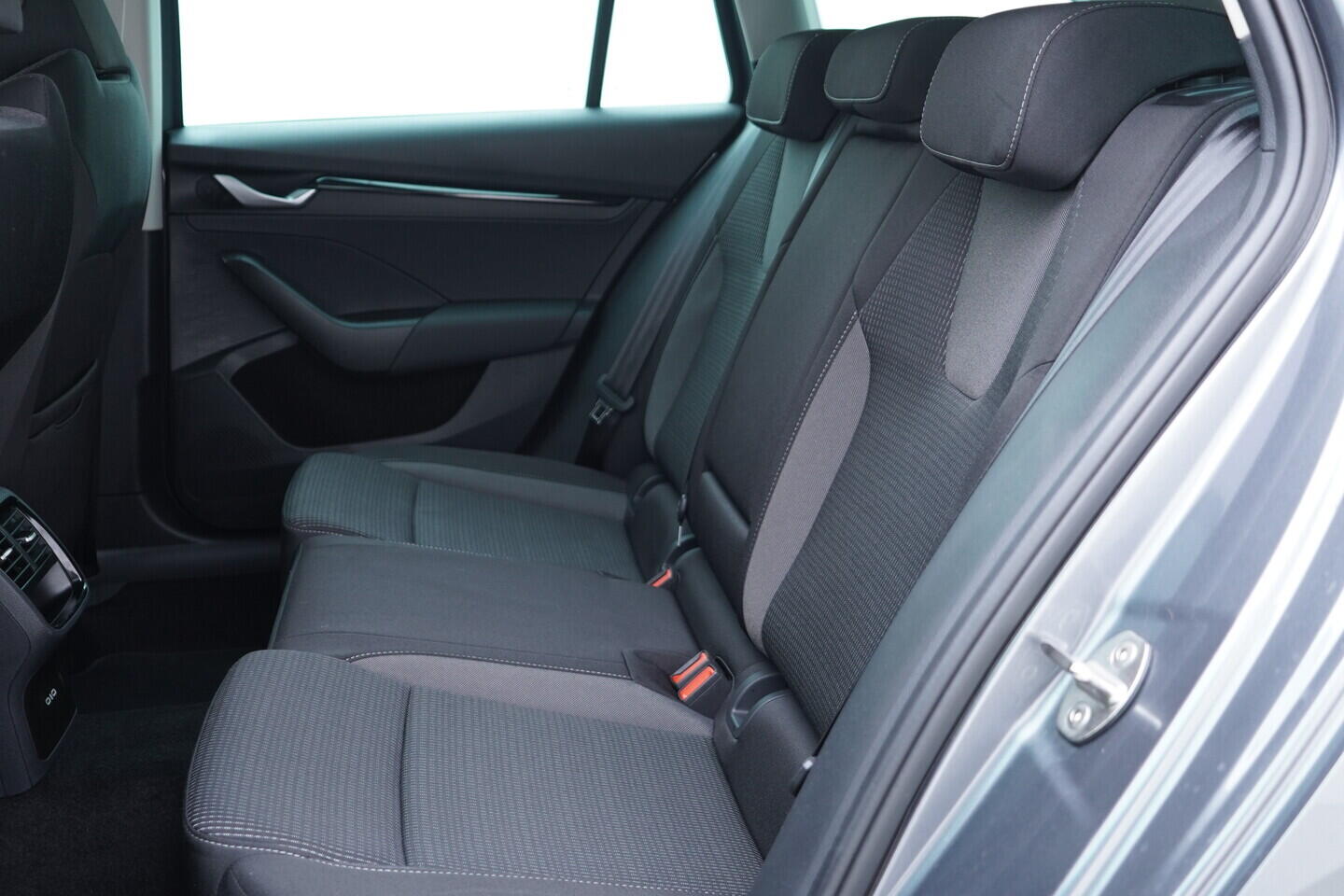 OV190V11065_30.webp_OCTAVIA Selection 1.5 TSI 110 kW manuál, DPH