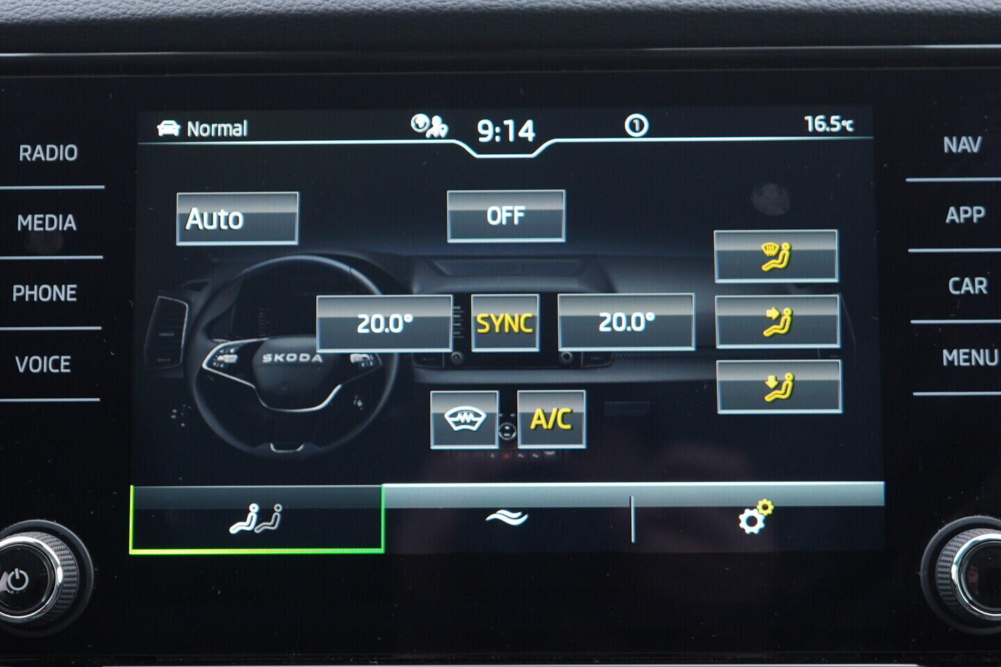 OV190V11066_32.webp_KAROQ Selection 1.5 TSI 110 kW automat, DPH