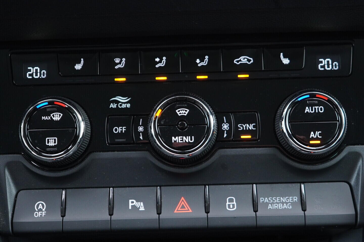 OV190V11066_34.webp_KAROQ Selection 1.5 TSI 110 kW automat, DPH