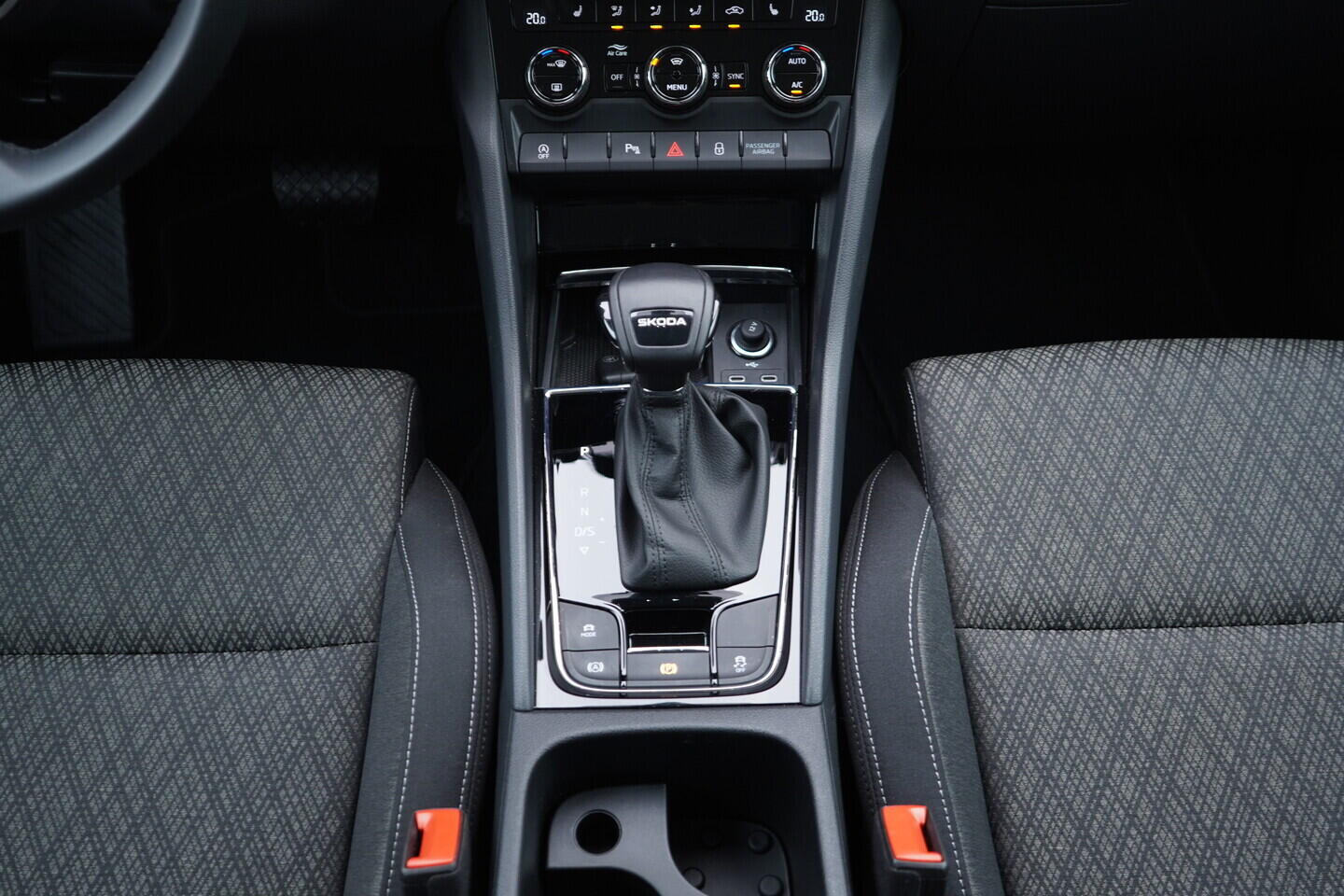 OV190V11066_35.webp_KAROQ Selection 1.5 TSI 110 kW automat, DPH