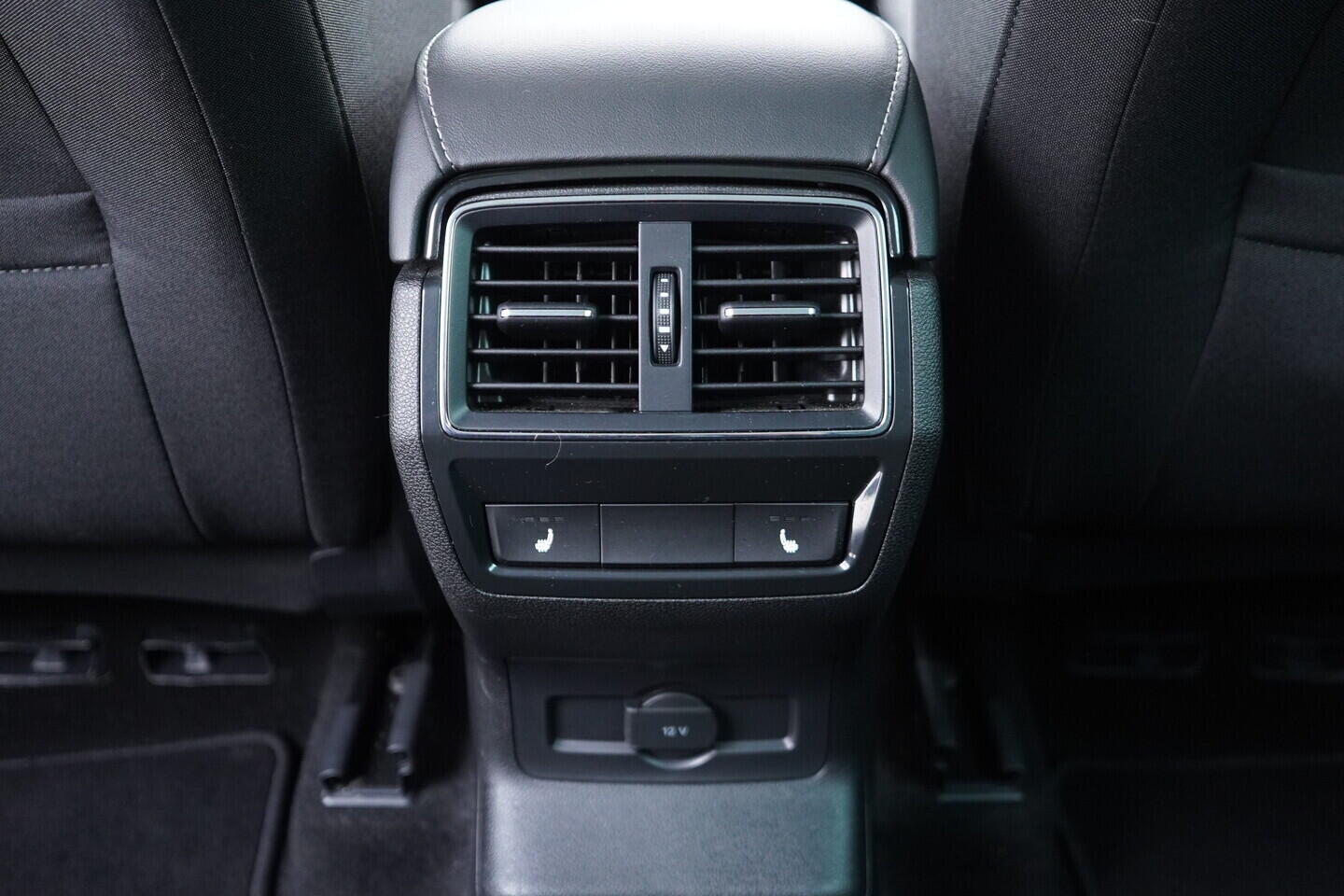 OV190V11066_37.webp_KAROQ Selection 1.5 TSI 110 kW automat, DPH