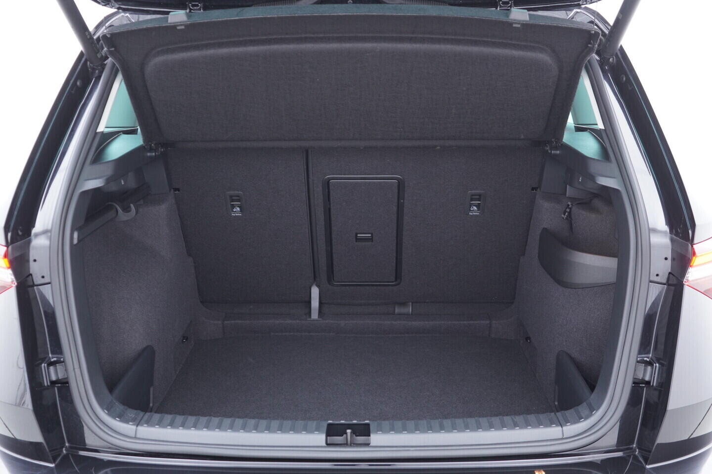 OV190V11066_40.webp_KAROQ Selection 1.5 TSI 110 kW automat, DPH