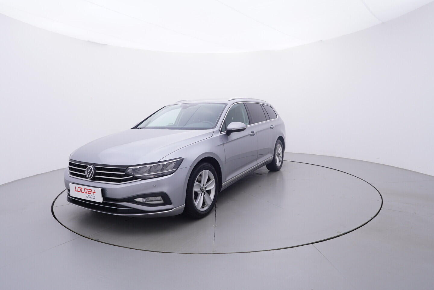 OV190V11068_10.webp_PASSAT VARIANT Elegance 2.0 TDI 110 kW automat, DPH
