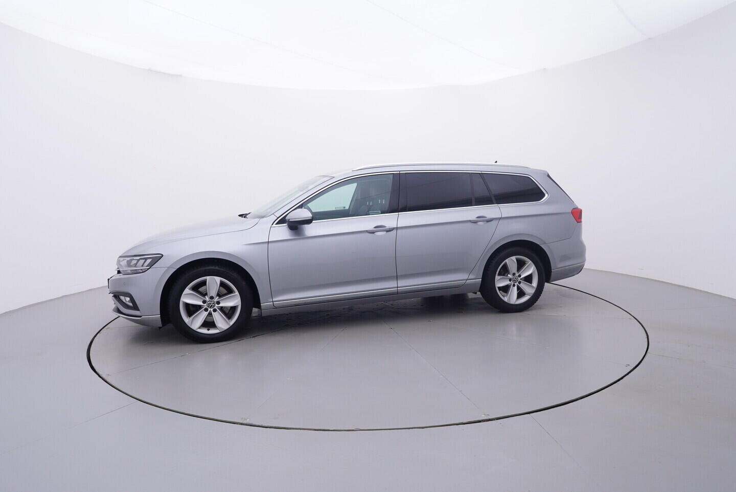 OV190V11068_11.webp_PASSAT VARIANT Elegance 2.0 TDI 110 kW automat, DPH