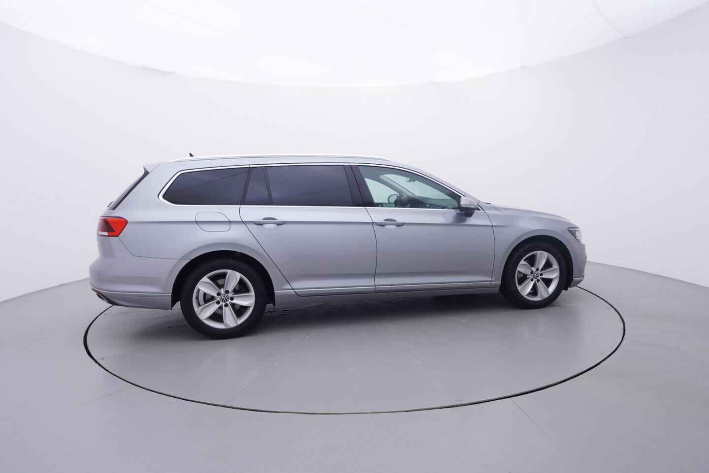 OV190V11068_15.webp_PASSAT VARIANT Elegance 2.0 TDI 110 kW automat, DPH