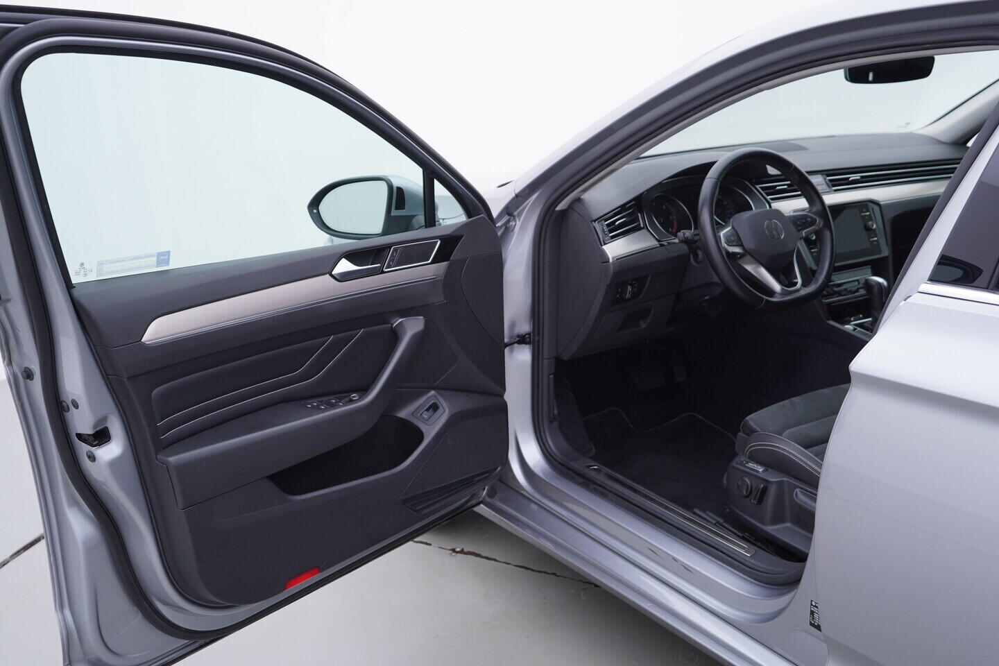 OV190V11068_18.webp_PASSAT VARIANT Elegance 2.0 TDI 110 kW automat, DPH