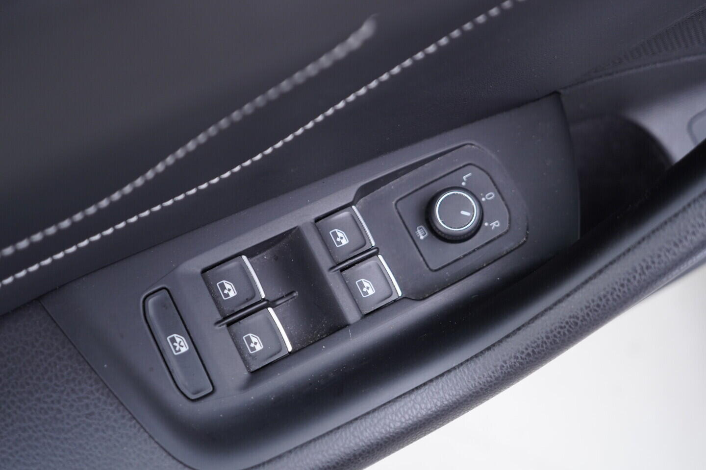 OV190V11068_20.webp_PASSAT VARIANT Elegance 2.0 TDI 110 kW automat, DPH