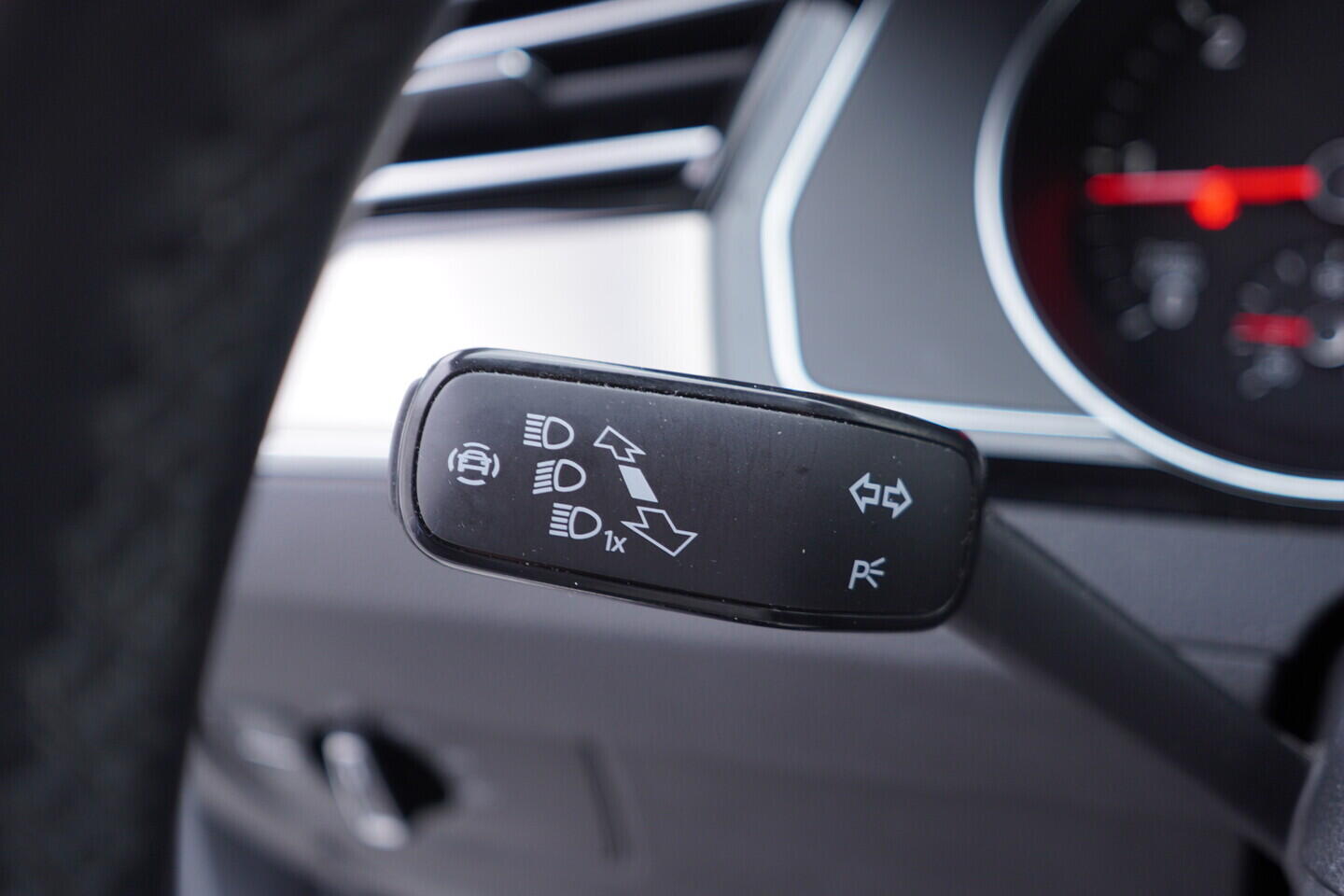 OV190V11068_25.webp_PASSAT VARIANT Elegance 2.0 TDI 110 kW automat, DPH