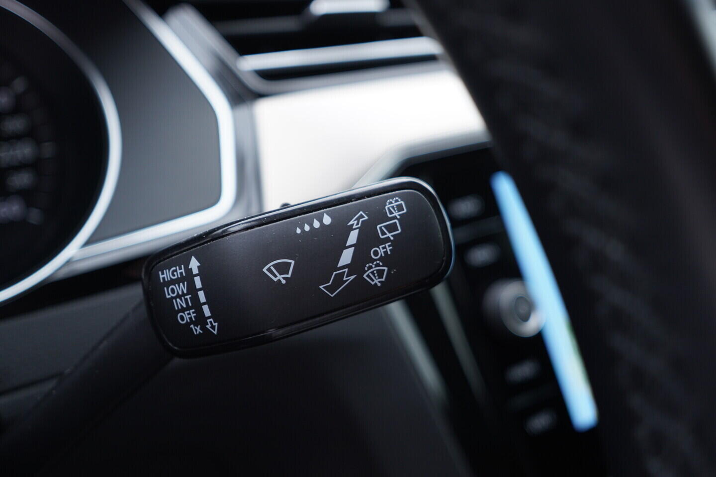 OV190V11068_26.webp_PASSAT VARIANT Elegance 2.0 TDI 110 kW automat, DPH