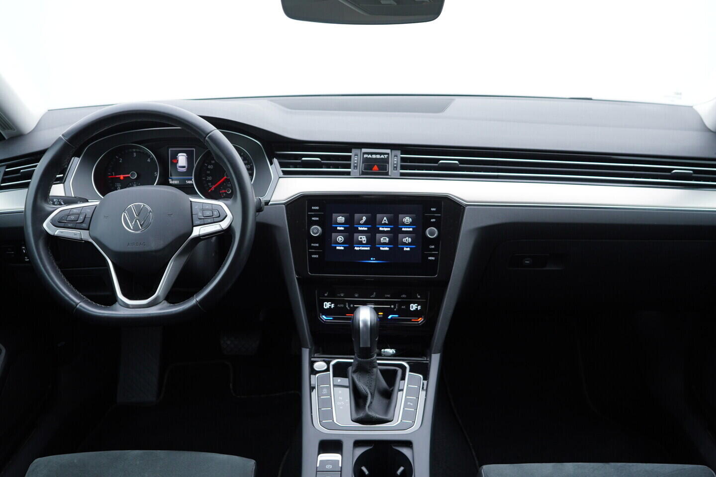 OV190V11068_27.webp_PASSAT VARIANT Elegance 2.0 TDI 110 kW automat, DPH