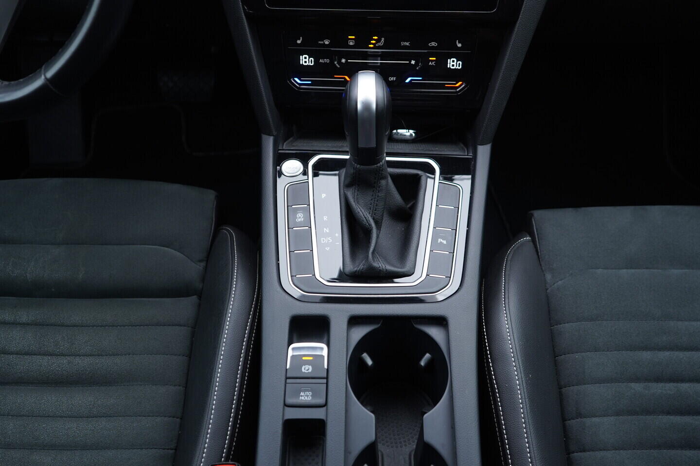 OV190V11068_35.webp_PASSAT VARIANT Elegance 2.0 TDI 110 kW automat, DPH