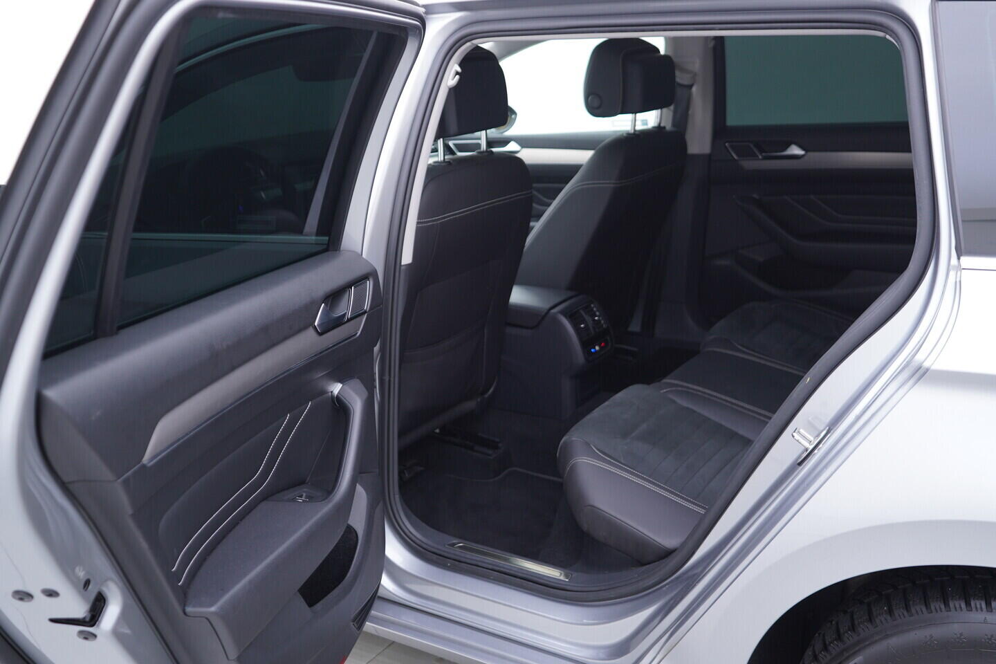 OV190V11068_36.webp_PASSAT VARIANT Elegance 2.0 TDI 110 kW automat, DPH