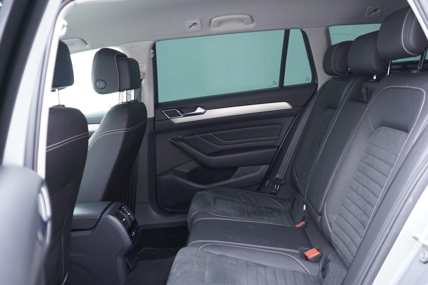 OV190V11068_38.webp_PASSAT VARIANT Elegance 2.0 TDI 110 kW automat, DPH