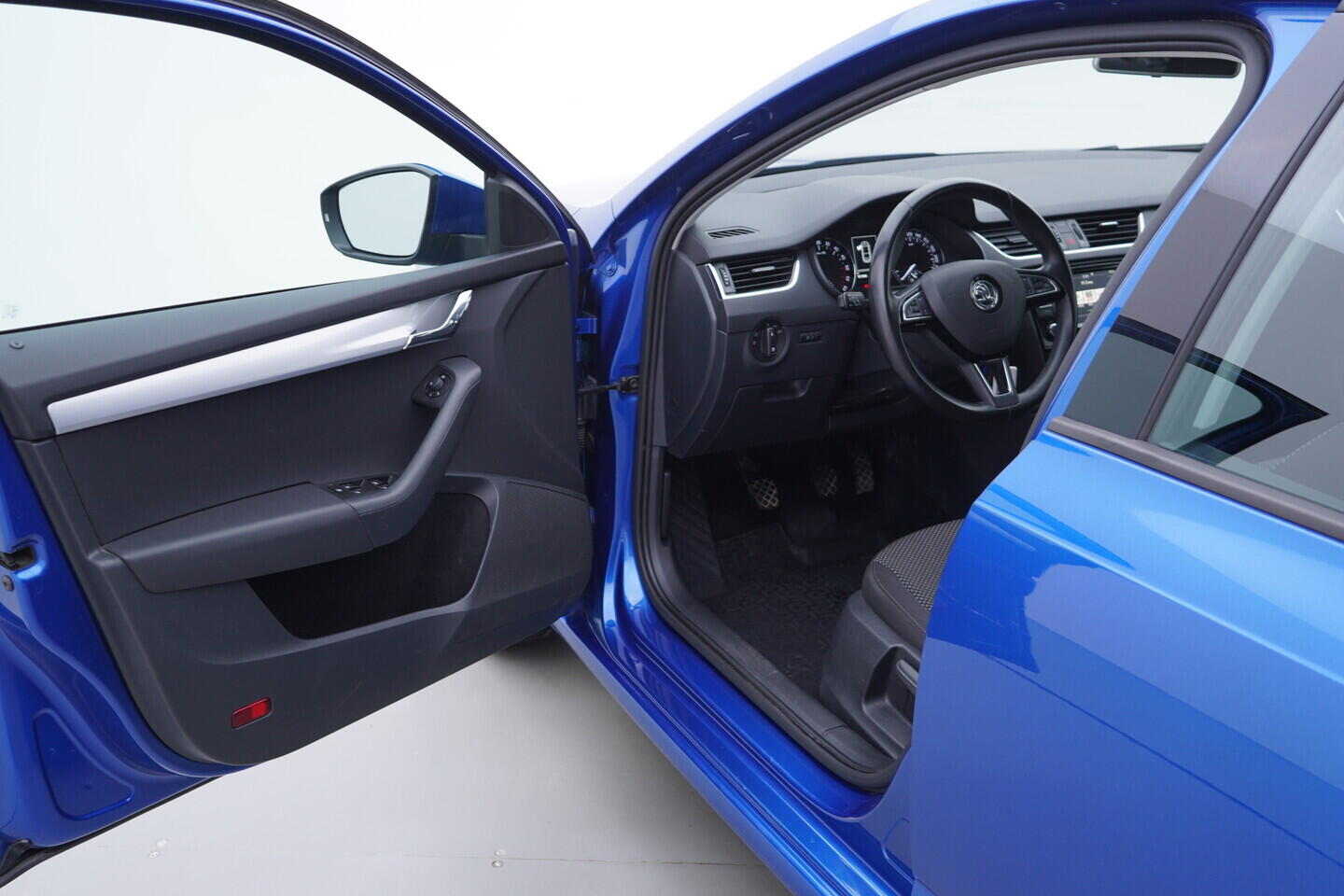 OV190V11072_18.webp_OCTAVIA Ambition 1.6 TDI 81 kW manuál, DPH