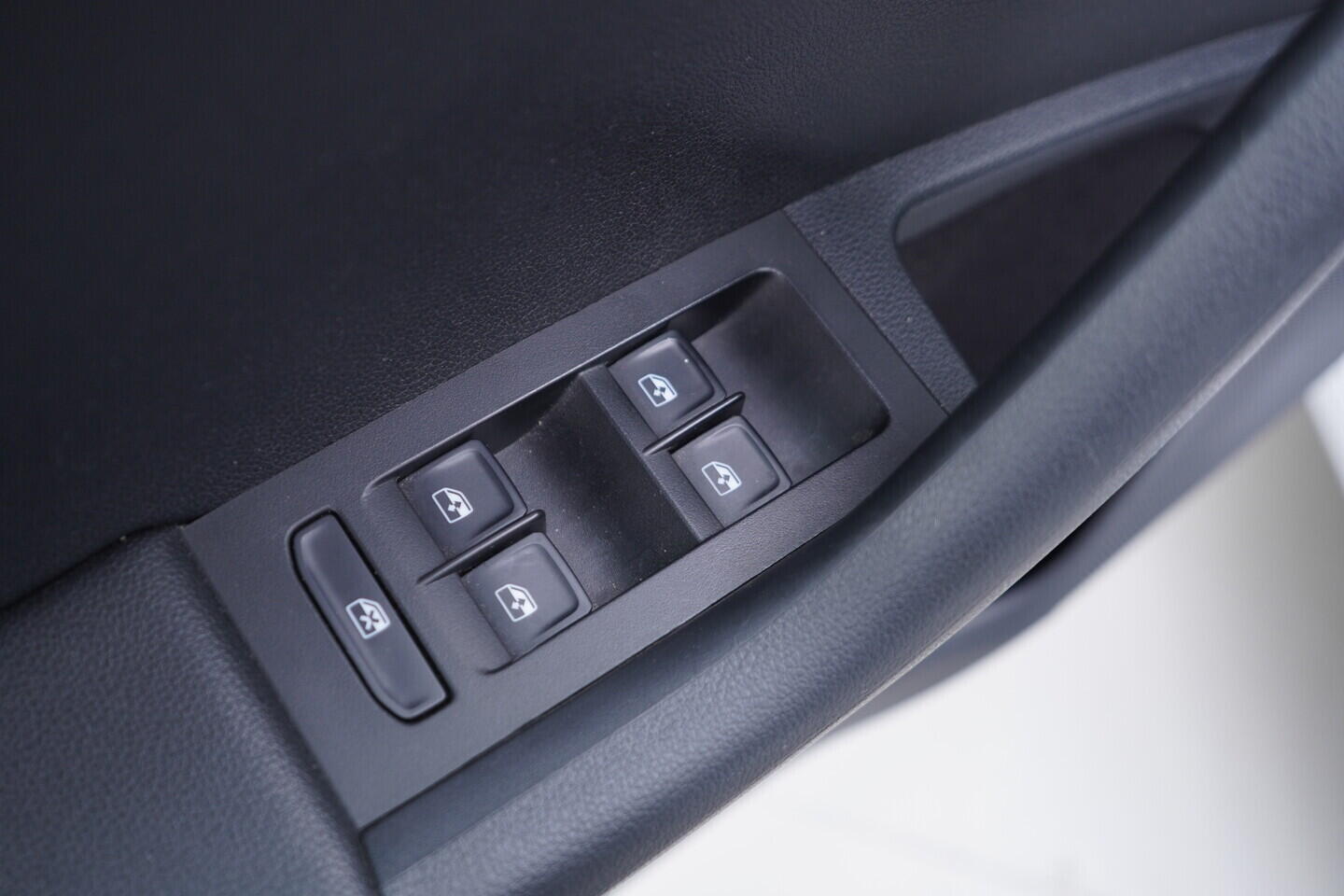 OV190V11073_20.webp_OCTAVIA Ambition Plus 1.6 TDI 85 kW manuál, DPH