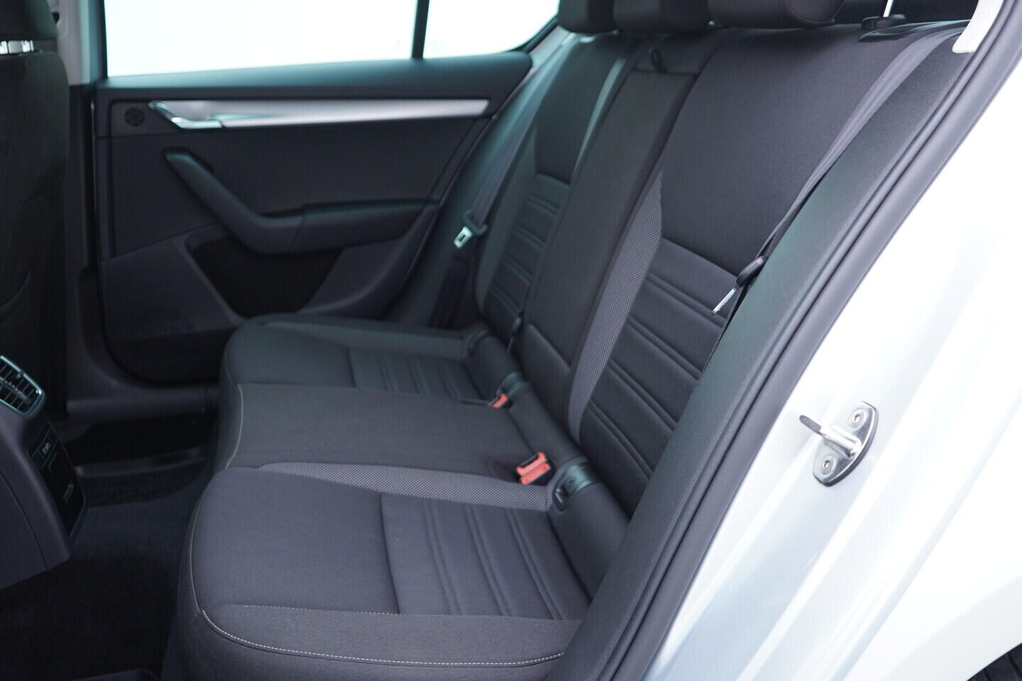 OV190V11073_36.webp_OCTAVIA Ambition Plus 1.6 TDI 85 kW manuál, DPH