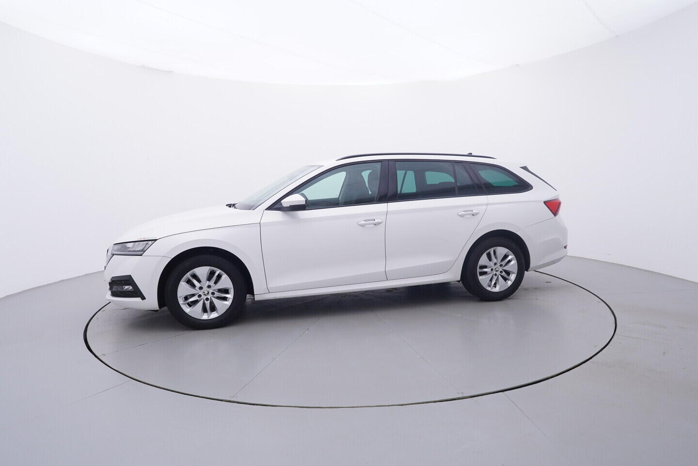 OV190V11074_11.webp_OCTAVIA Ambition 2.0 TDI 85 kW manuál, DPH