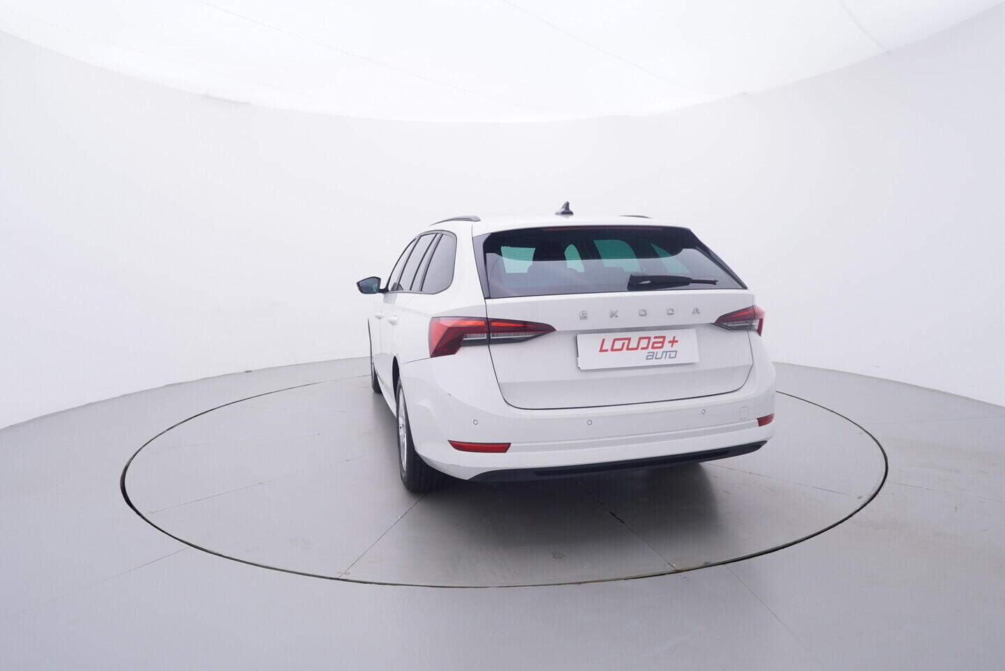 OV190V11074_13.webp_OCTAVIA Ambition 2.0 TDI 85 kW manuál, DPH