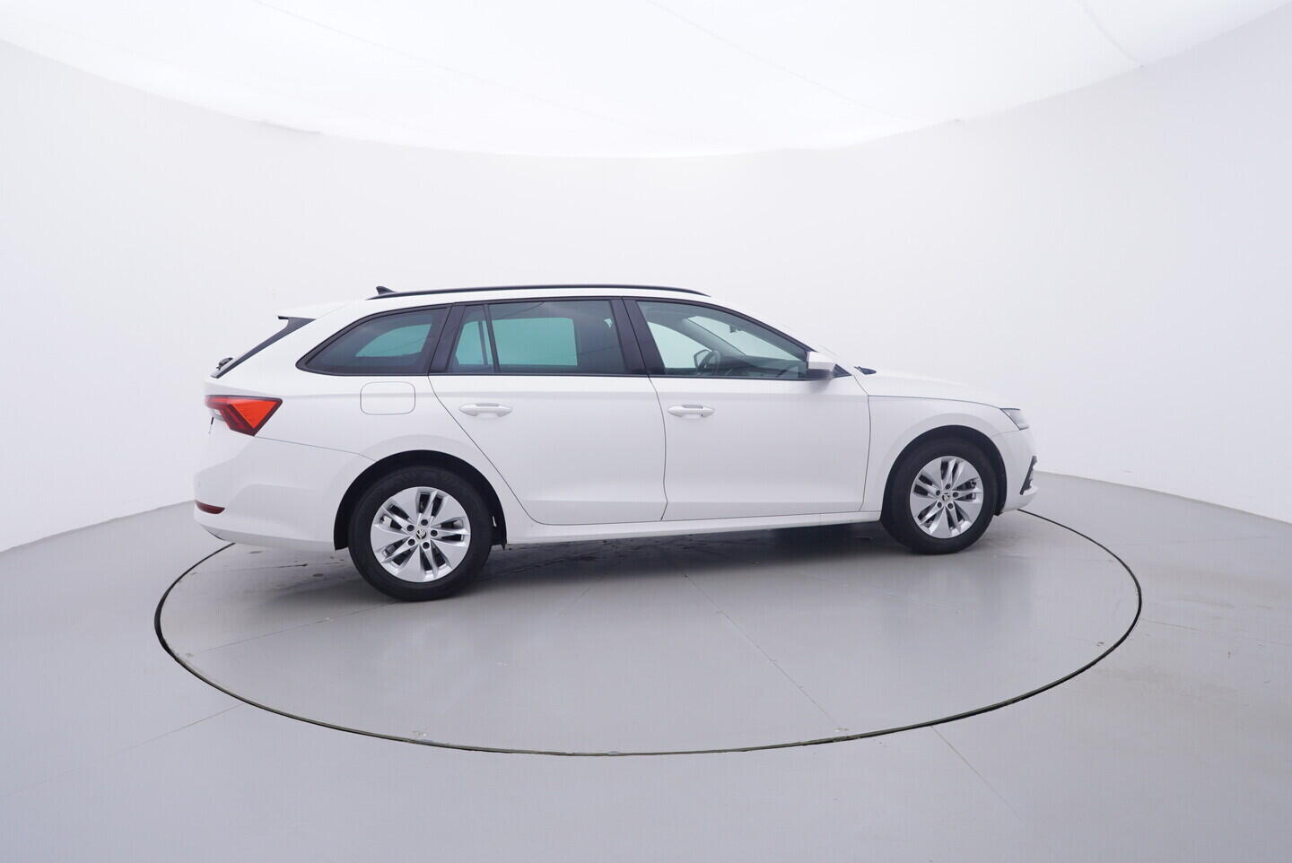 OV190V11074_15.webp_OCTAVIA Ambition 2.0 TDI 85 kW manuál, DPH