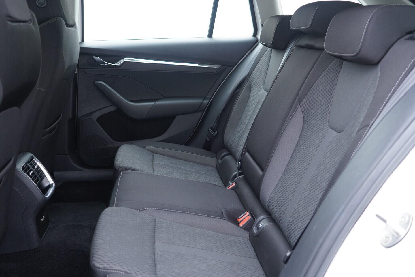 OV190V11075_37.webp_OCTAVIA Style 2.0 TDI 85 kW manuál, DPH