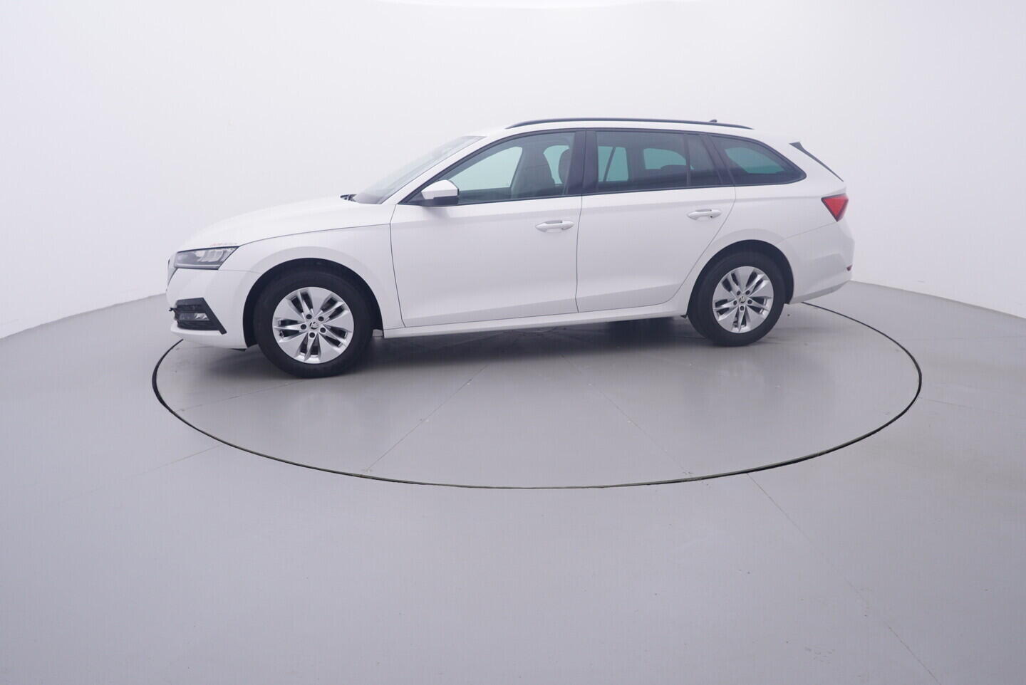 OV190V11076_11.webp_OCTAVIA Ambition 2.0 TDI 85 kW manuál, DPH