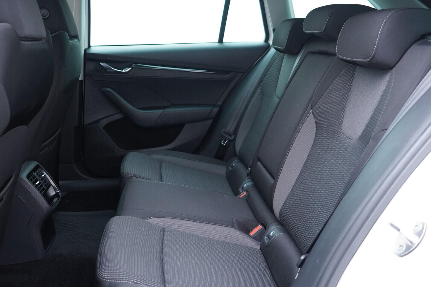 OV190V11076_36.webp_OCTAVIA Ambition 2.0 TDI 85 kW manuál, DPH