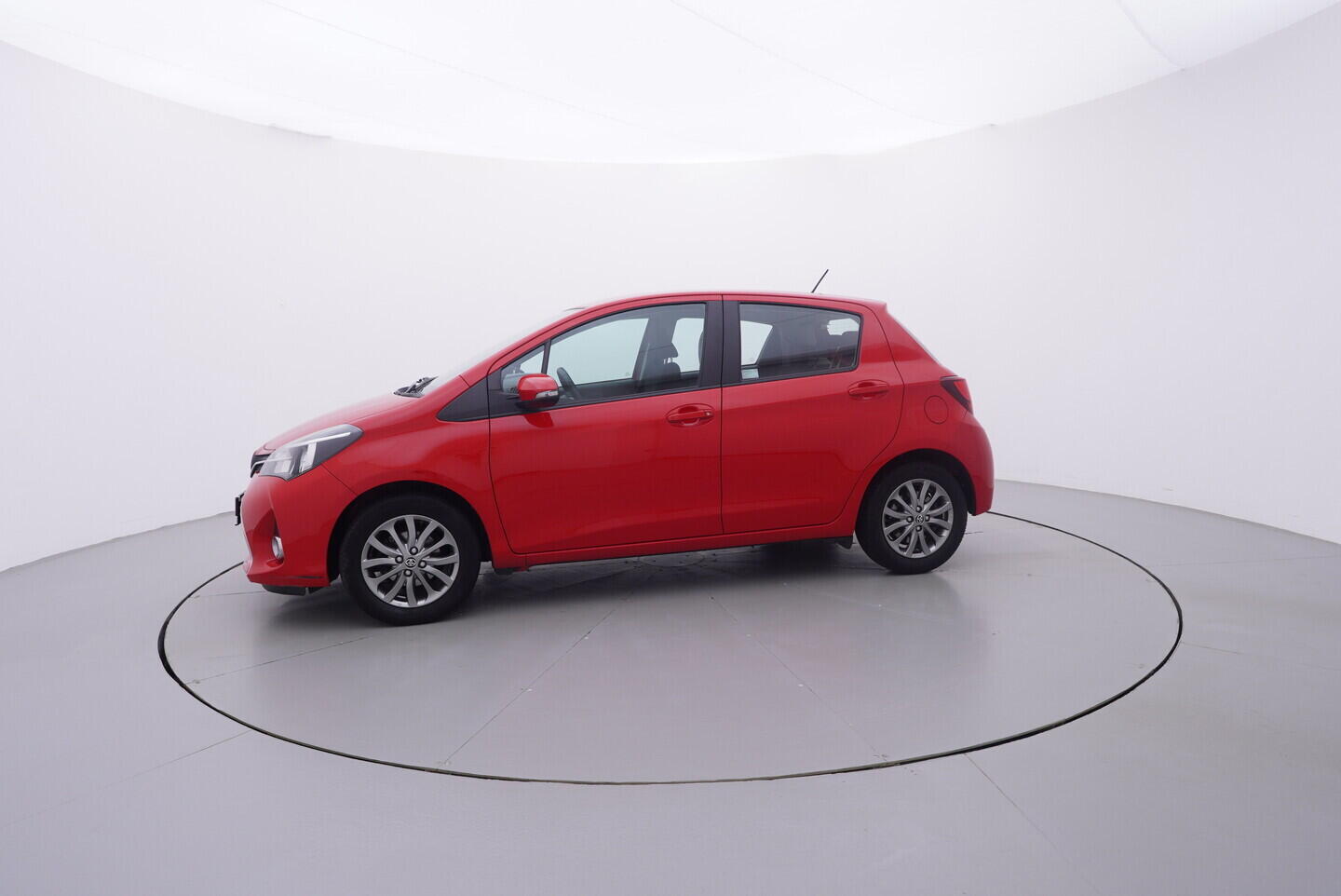 OV190V11083_11.webp_YARIS  1.0 . 51 kW manuál