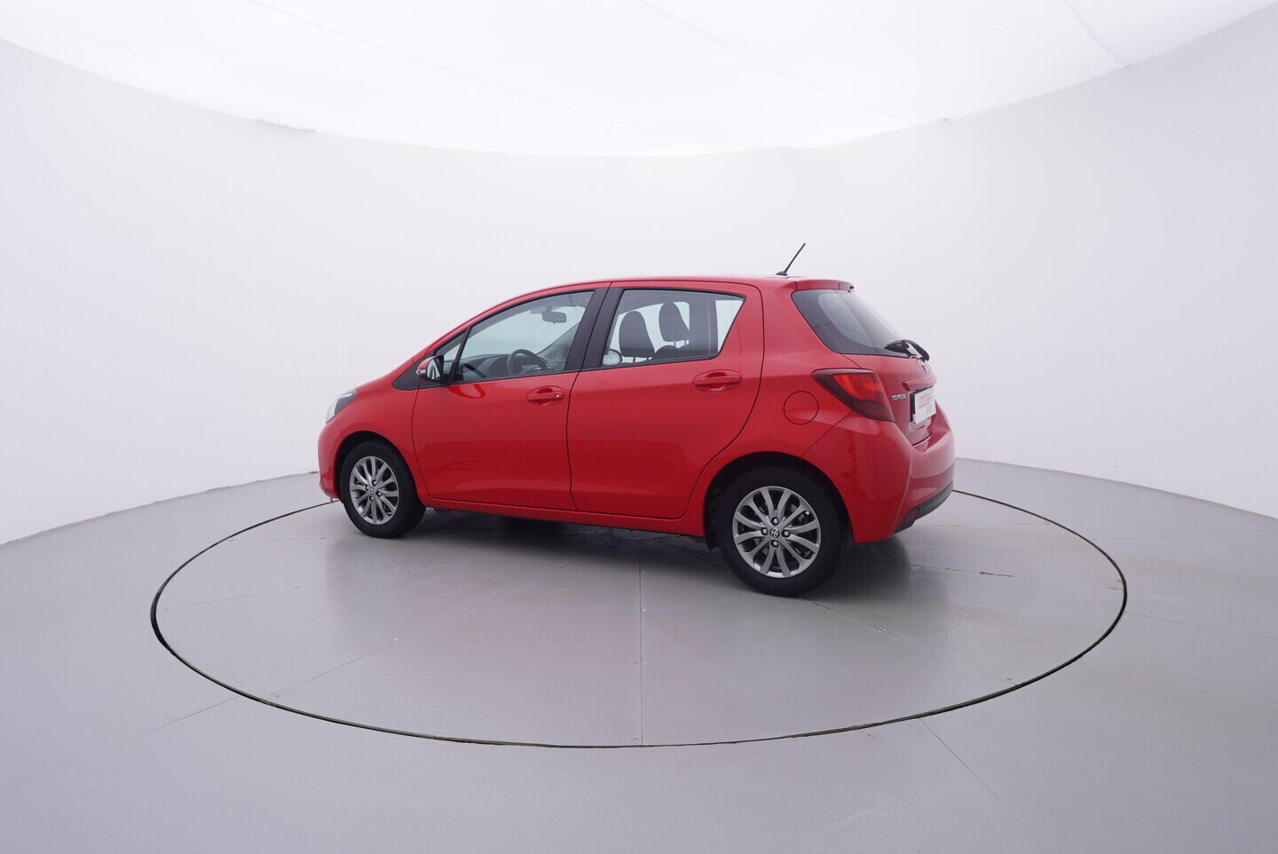 OV190V11083_12.webp_YARIS  1.0 . 51 kW manuál