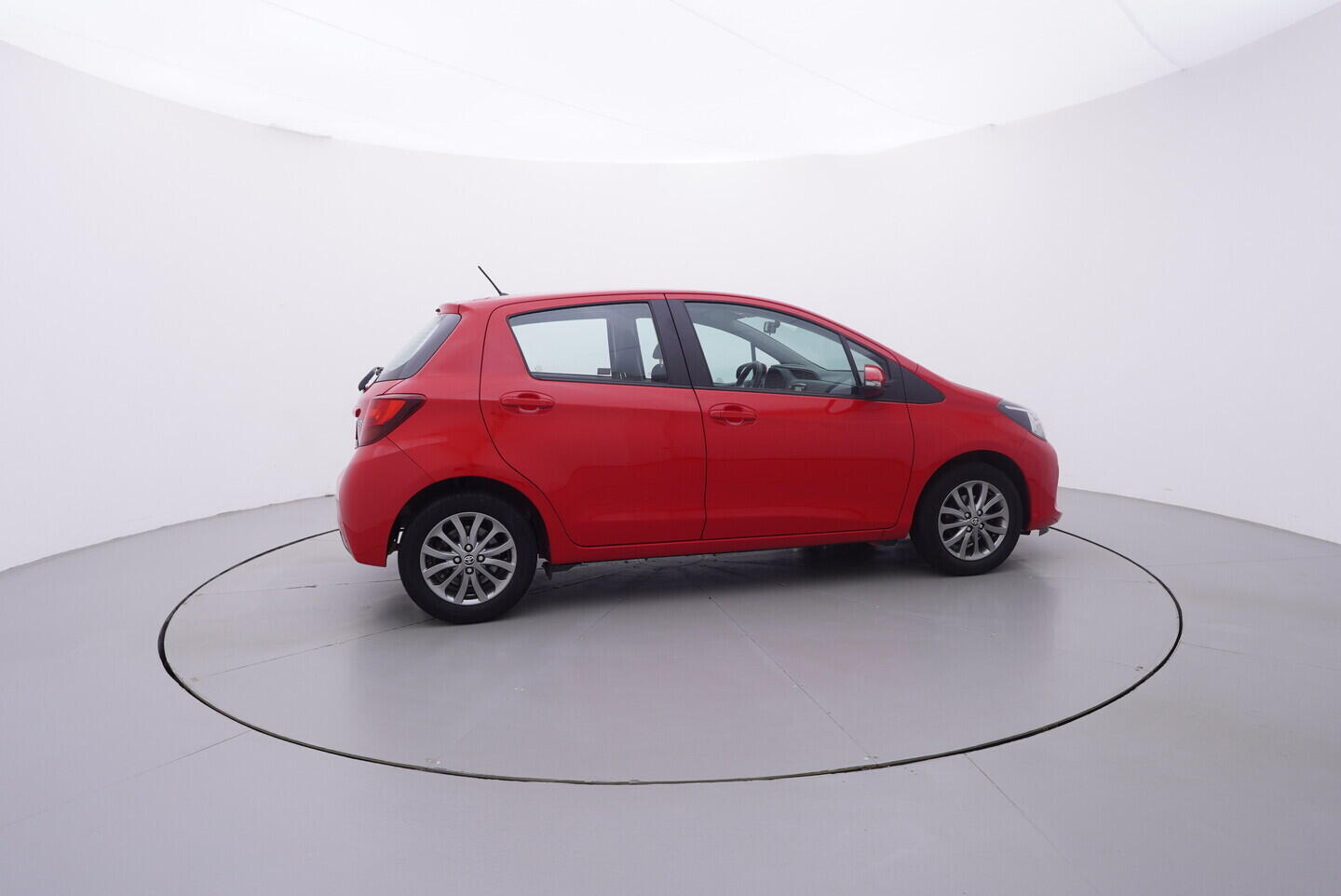 OV190V11083_15.webp_YARIS  1.0 . 51 kW manuál