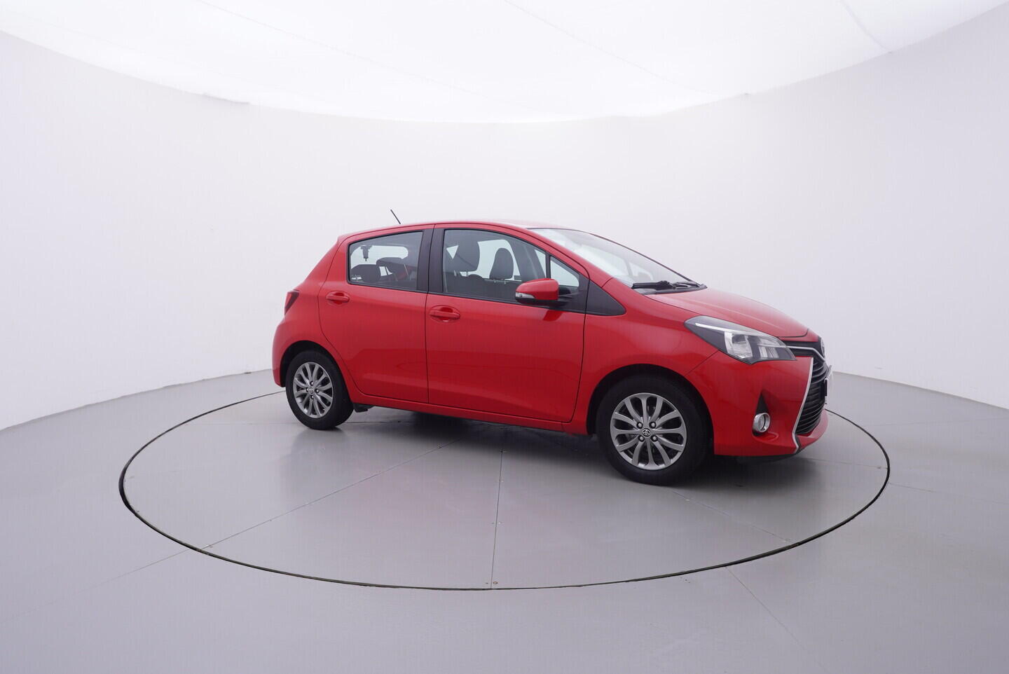 OV190V11083_16.webp_YARIS  1.0 . 51 kW manuál