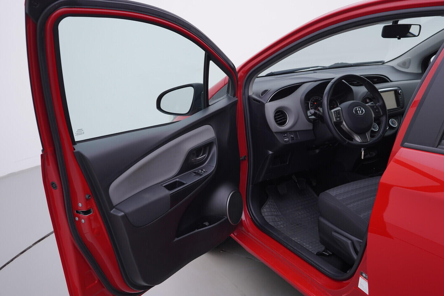 OV190V11083_18.webp_YARIS  1.0 . 51 kW manuál