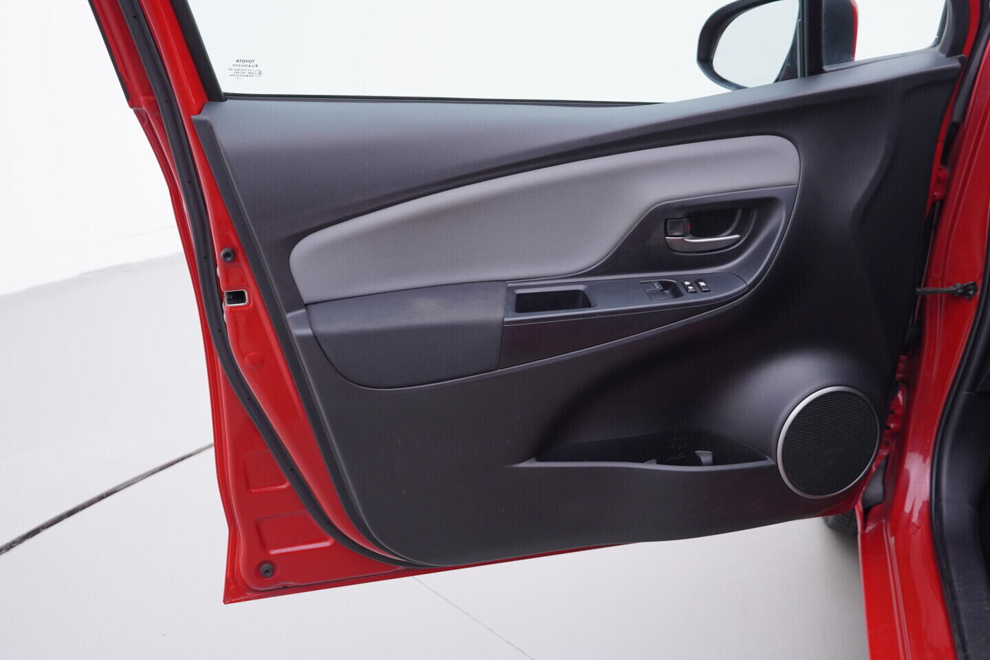 OV190V11083_19.webp_YARIS  1.0 . 51 kW manuál