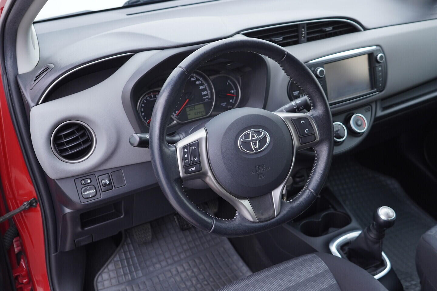 OV190V11083_21.webp_YARIS  1.0 . 51 kW manuál