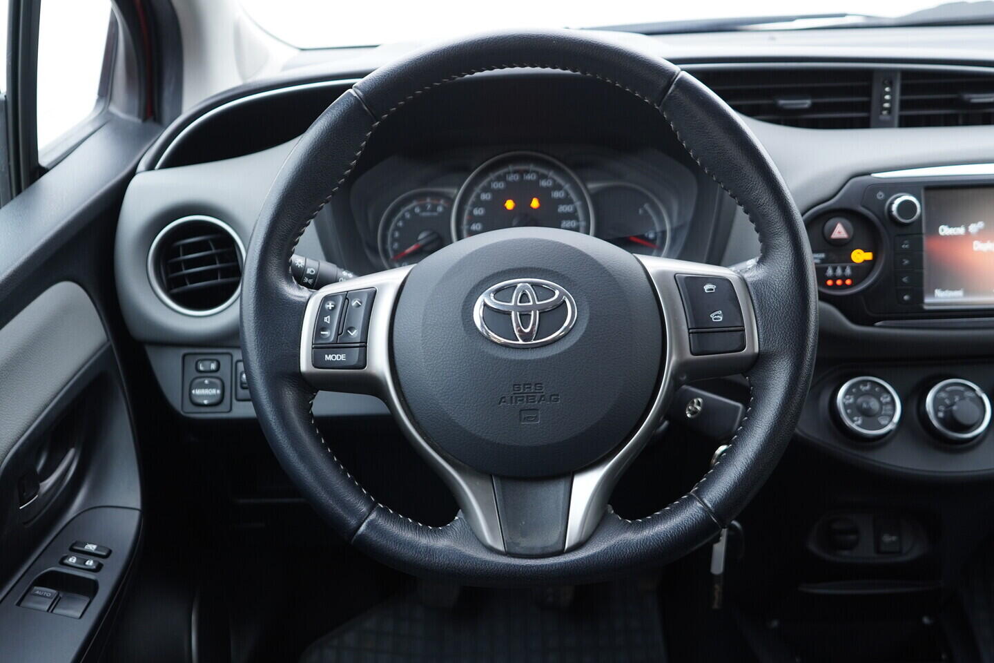 OV190V11083_26.webp_YARIS  1.0 . 51 kW manuál