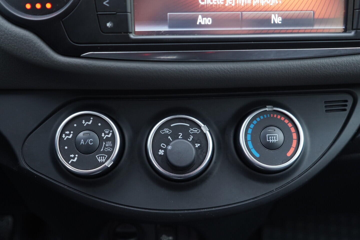 OV190V11083_29.webp_YARIS  1.0 . 51 kW manuál